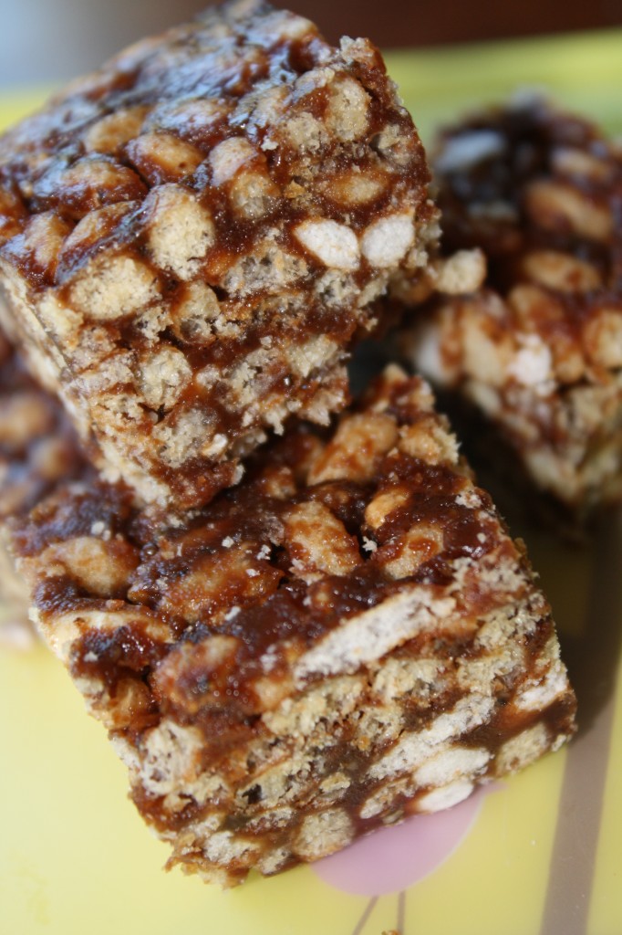 Chocolate Peanutbutter Rice Crispy Treats-Refined Sugar free (Plus a lunchbox organizing tip!)
