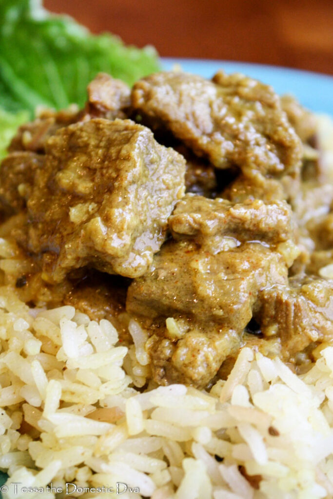 tender beef cubes in a vindaloo sauce served atop a bed of brown rice