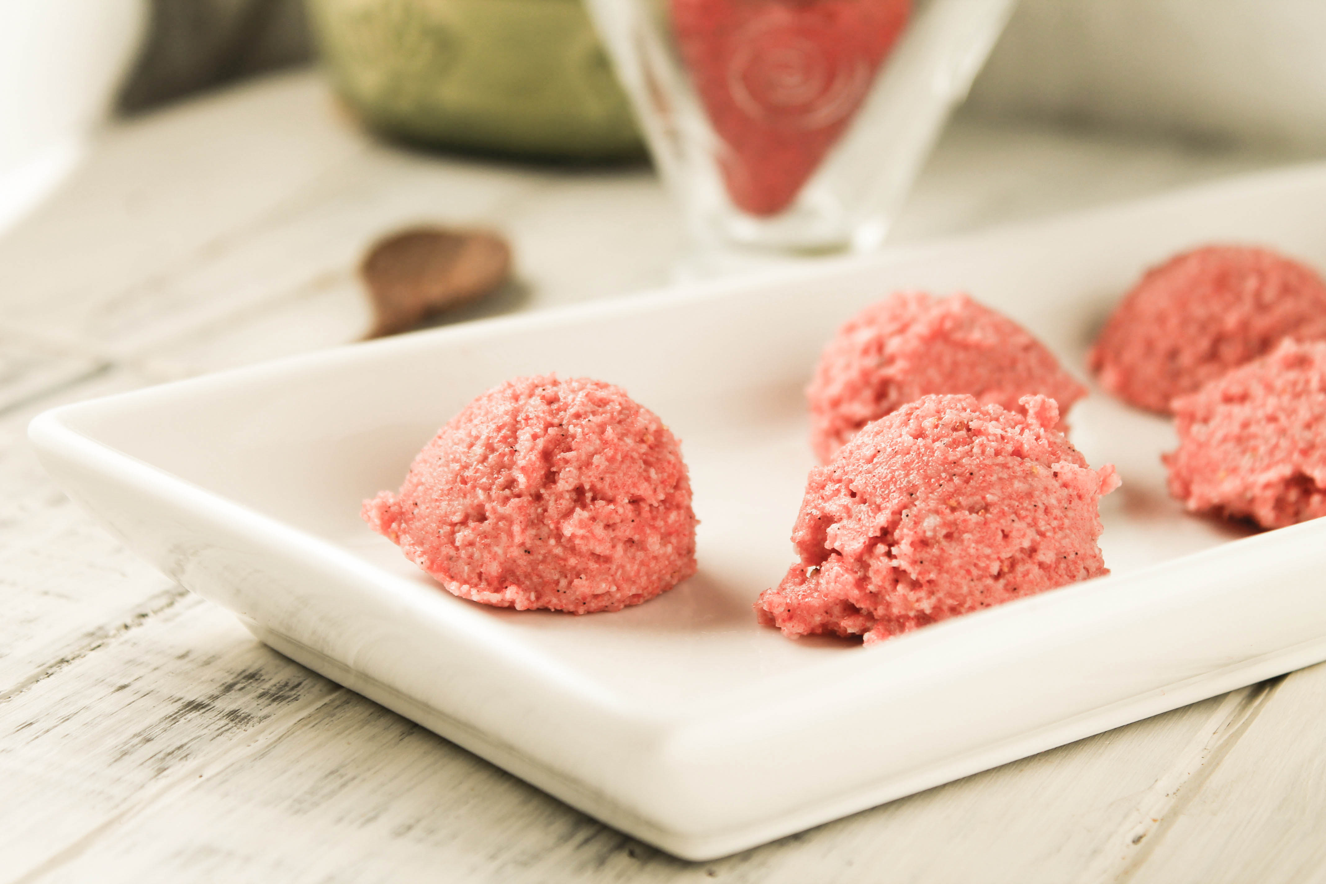 Strawberry Macaroons #paleo #raw #vegan #strawberry